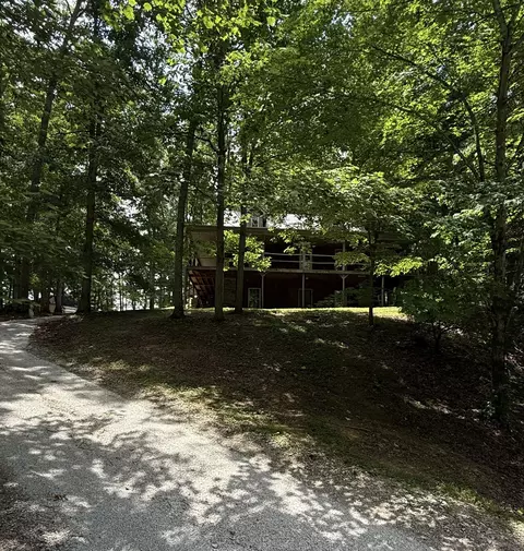 1261 Clark Rd, Irvine, KY 40336