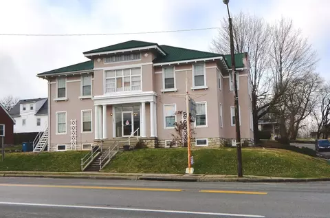 202 S College St, Harrodsburg, KY 40330