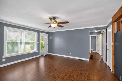 Living - 1127 Pine Crest Rd, Lancaster, KY 40444 photo 2 of 3