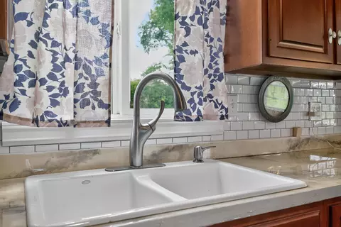 Kitchen - 1127 Pine Crest Rd, Lancaster, KY 40444 photo 3 of 4