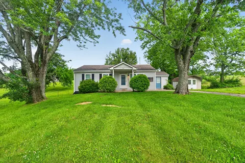 Exterior - 1127 Pine Crest Rd, Lancaster, KY 40444 photo 1 of 6