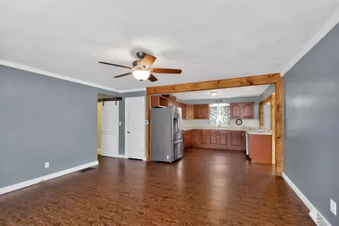 Living - 1127 Pine Crest Rd, Lancaster, KY 40444 photo 3 of 3