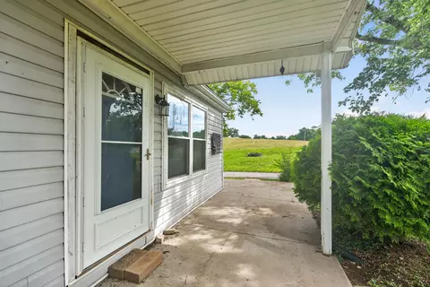 Exterior - 1127 Pine Crest Rd, Lancaster, KY 40444 photo 3 of 6
