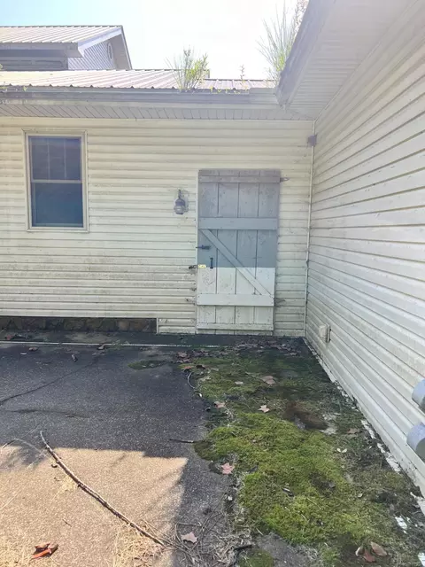 Exterior - 875 Upper Craney Rd, Morehead, KY 40351 photo 9 of 12