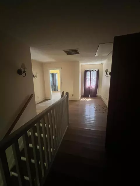Entry Way - 875 Upper Craney Rd, Morehead, KY 40351 photo 4 of 7