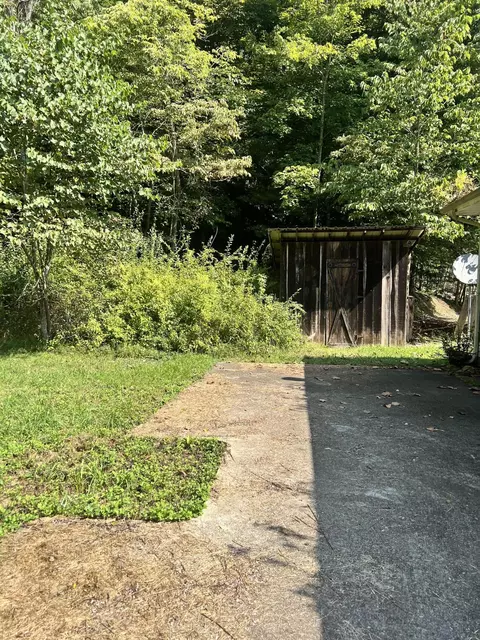 Exterior - 875 Upper Craney Rd, Morehead, KY 40351 photo 10 of 12