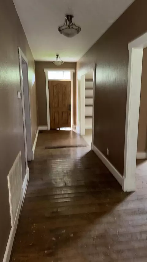 Entry Way - 875 Upper Craney Rd, Morehead, KY 40351 photo 5 of 7
