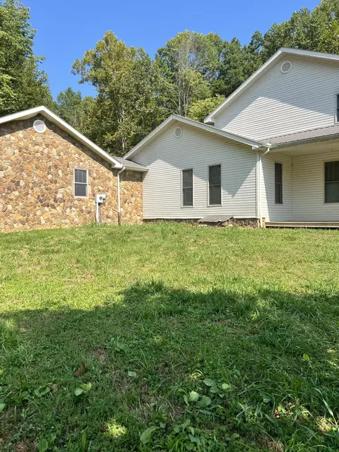 Exterior - 875 Upper Craney Rd, Morehead, KY 40351 photo 4 of 12