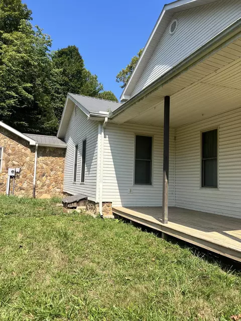 Exterior - 875 Upper Craney Rd, Morehead, KY 40351 photo 6 of 12