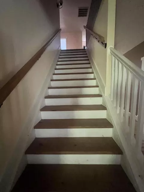 Entry Way - 875 Upper Craney Rd, Morehead, KY 40351 photo 3 of 7