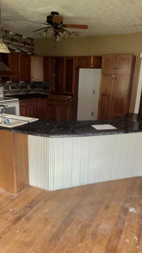Kitchen - 875 Upper Craney Rd, Morehead, KY 40351 photo 1 of 2