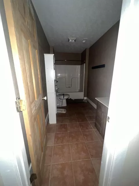 Bath - 875 Upper Craney Rd, Morehead, KY 40351 photo 1 of 1