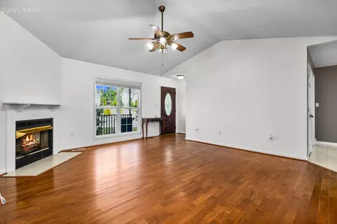 Living - 182 Brandon Dr, Corbin, KY 40701 photo 1 of 3
