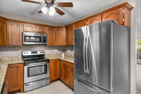 Kitchen - 182 Brandon Dr, Corbin, KY 40701 photo 2 of 2