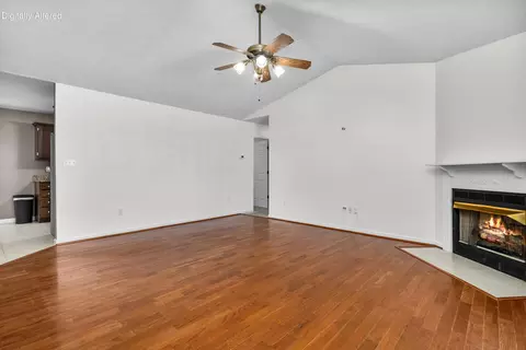 Living - 182 Brandon Dr, Corbin, KY 40701 photo 3 of 3