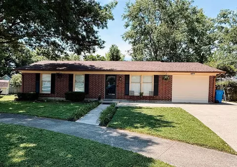3380 Colonnade Dr, Lexington, KY 40515