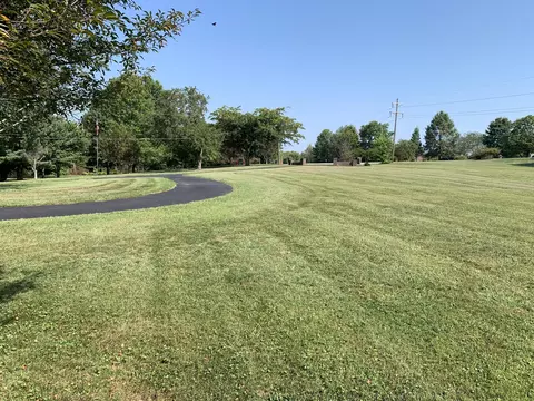 Exterior - 120 Rolling Ridge Dr, Berea, KY 40403 photo 3 of 10