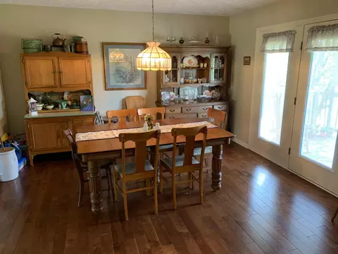 Dining - 120 Rolling Ridge Dr, Berea, KY 40403 photo 2 of 2