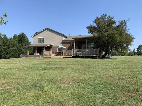 Exterior - 120 Rolling Ridge Dr, Berea, KY 40403 photo 4 of 10