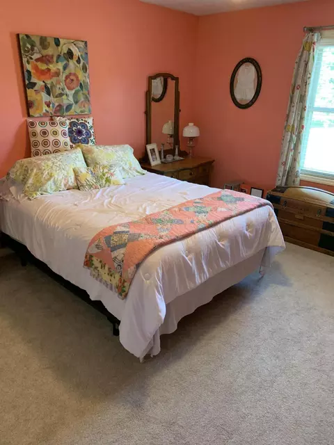 Bedroom - 120 Rolling Ridge Dr, Berea, KY 40403 photo 2 of 3