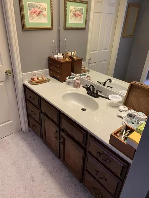 Bath - 120 Rolling Ridge Dr, Berea, KY 40403 photo 2 of 4