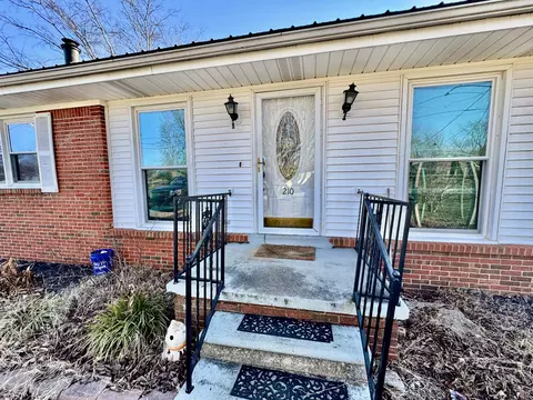 210 Magnolia Dr, Hopkinsville, KY 42240