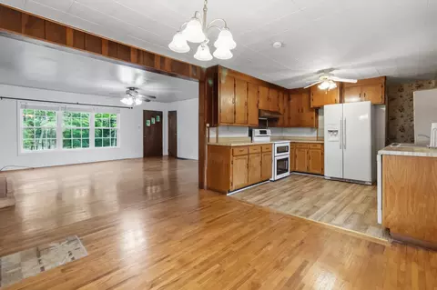 Living - 1015 Kentucky 70, Eubank, KY 42567 photo 5 of 6