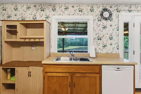 Kitchen - 1015 Kentucky 70, Eubank, KY 42567 photo 3 of 4