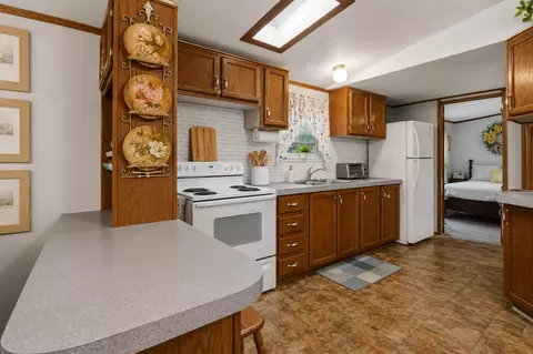 Kitchen - 1015 Kentucky 70, Eubank, KY 42567 photo 4 of 4