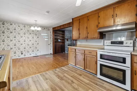 Kitchen - 1015 Kentucky 70, Eubank, KY 42567 photo 2 of 4