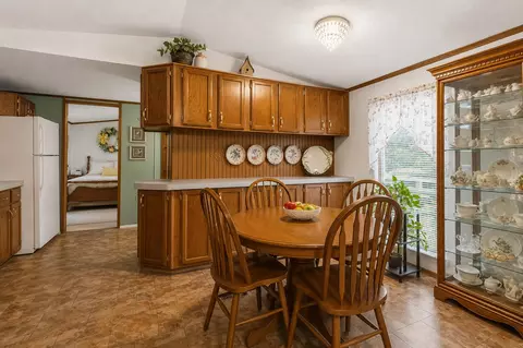 Dining - 1015 Kentucky 70, Eubank, KY 42567 photo 2 of 3