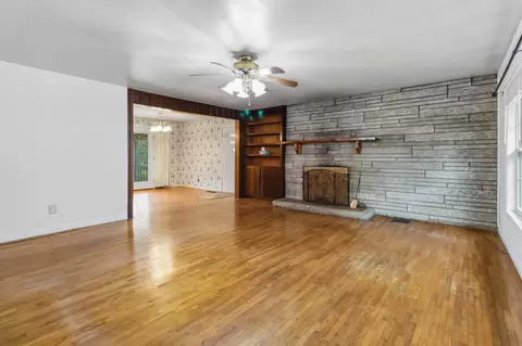 Living - 1015 Kentucky 70, Eubank, KY 42567 photo 2 of 6
