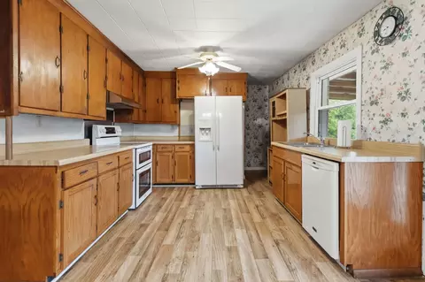 Kitchen - 1015 Kentucky 70, Eubank, KY 42567 photo 1 of 4