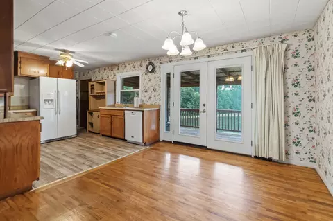 Dining - 1015 Kentucky 70, Eubank, KY 42567 photo 1 of 3