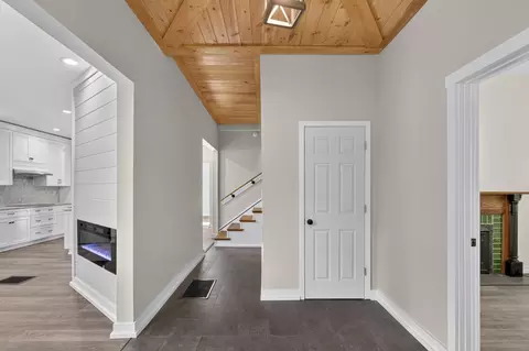 Entry Way - 616 E Main St, Danville, KY 40422 photo 2 of 13