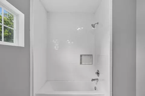 Bath - 616 E Main St, Danville, KY 40422 photo 6 of 8