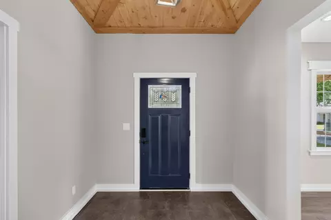 Entry Way - 616 E Main St, Danville, KY 40422 photo 1 of 13