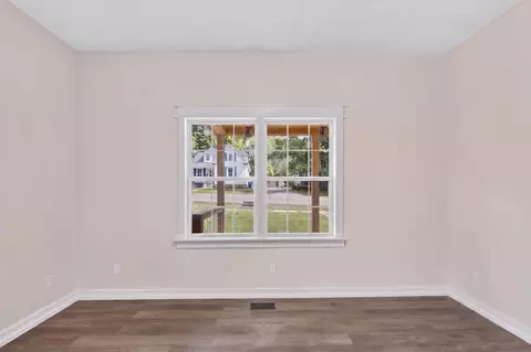 Living - 616 E Main St, Danville, KY 40422 photo 4 of 5