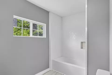 Bath - 616 E Main St, Danville, KY 40422 photo 7 of 8