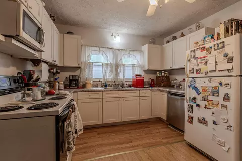 Kitchen - 3570 State Highway 60 E, Morehead, KY 40351 photo 3 of 3