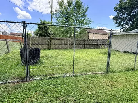 Exterior - 156 Paddock Dr, Versailles, KY 40383 photo 7 of 13