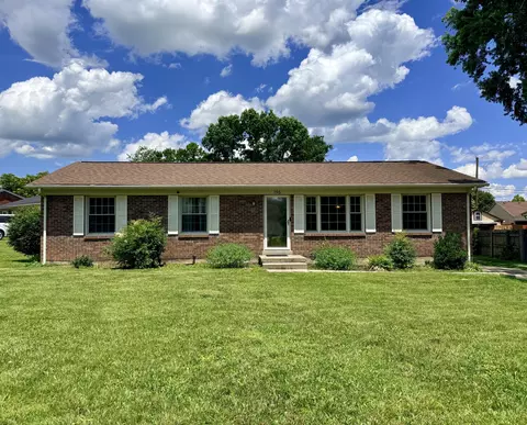 Exterior - 156 Paddock Dr, Versailles, KY 40383 photo 4 of 13