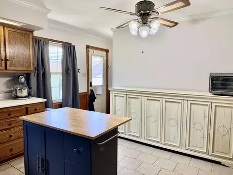 Kitchen - 156 Paddock Dr, Versailles, KY 40383 photo 3 of 5