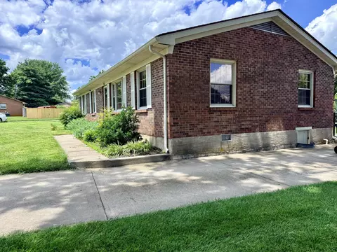 Exterior - 156 Paddock Dr, Versailles, KY 40383 photo 6 of 13