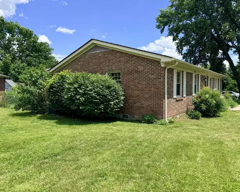 Exterior - 156 Paddock Dr, Versailles, KY 40383 photo 3 of 13