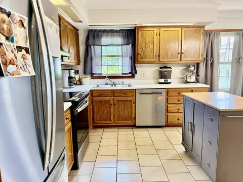 Kitchen - 156 Paddock Dr, Versailles, KY 40383 photo 5 of 5