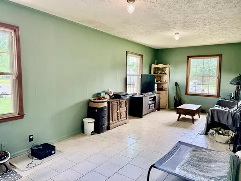 Living - 156 Paddock Dr, Versailles, KY 40383 photo 1 of 4