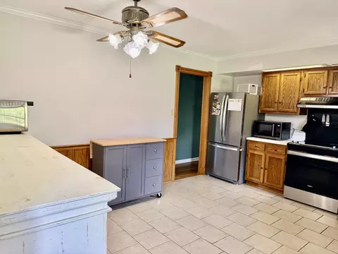 Kitchen - 156 Paddock Dr, Versailles, KY 40383 photo 2 of 5