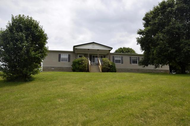 7223 Mt Carmel Rd, Maysville, KY 41056