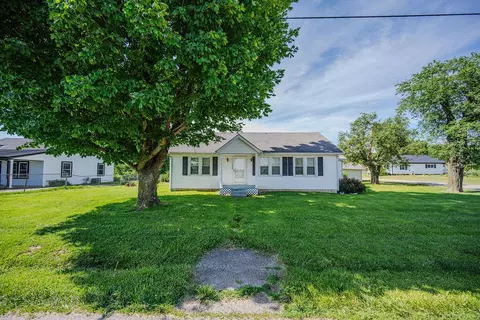 7608 W Tunnel Hill Rd, Sharpsburg, KY 40374
